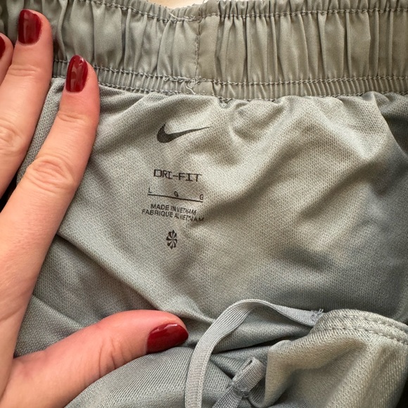 Nike tempo running short - Picture 2 of 2